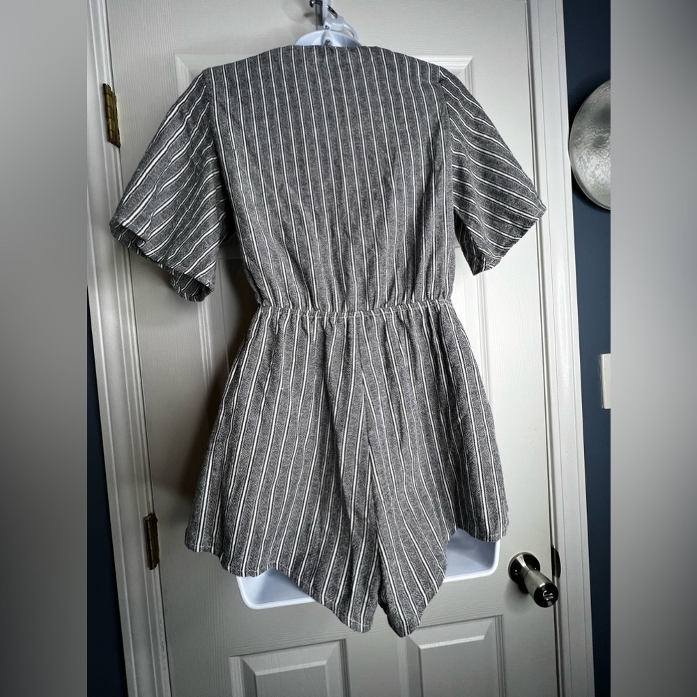 Tobi Womens Small Gray White Stripe Romper Playsuit Short Sleeve V-Neck S Cotton - Picture 8 of 14